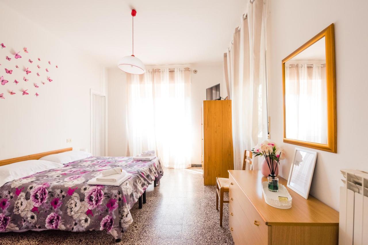 Casa Violetta Bed & Breakfast Marina di Massa Zewnętrze zdjęcie