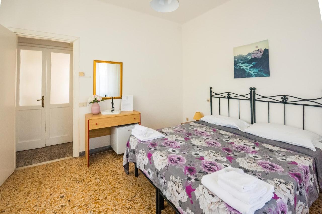 Casa Violetta Bed & Breakfast Marina di Massa Zewnętrze zdjęcie